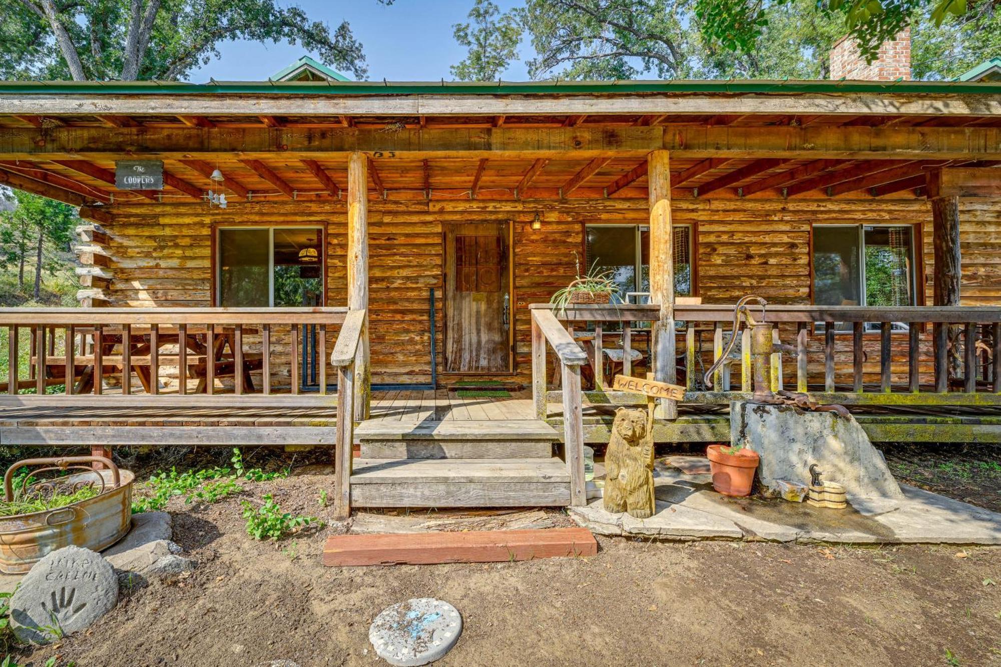 Cozy Family-Friendly Badger Retreat With Fireplace! Exterior photo