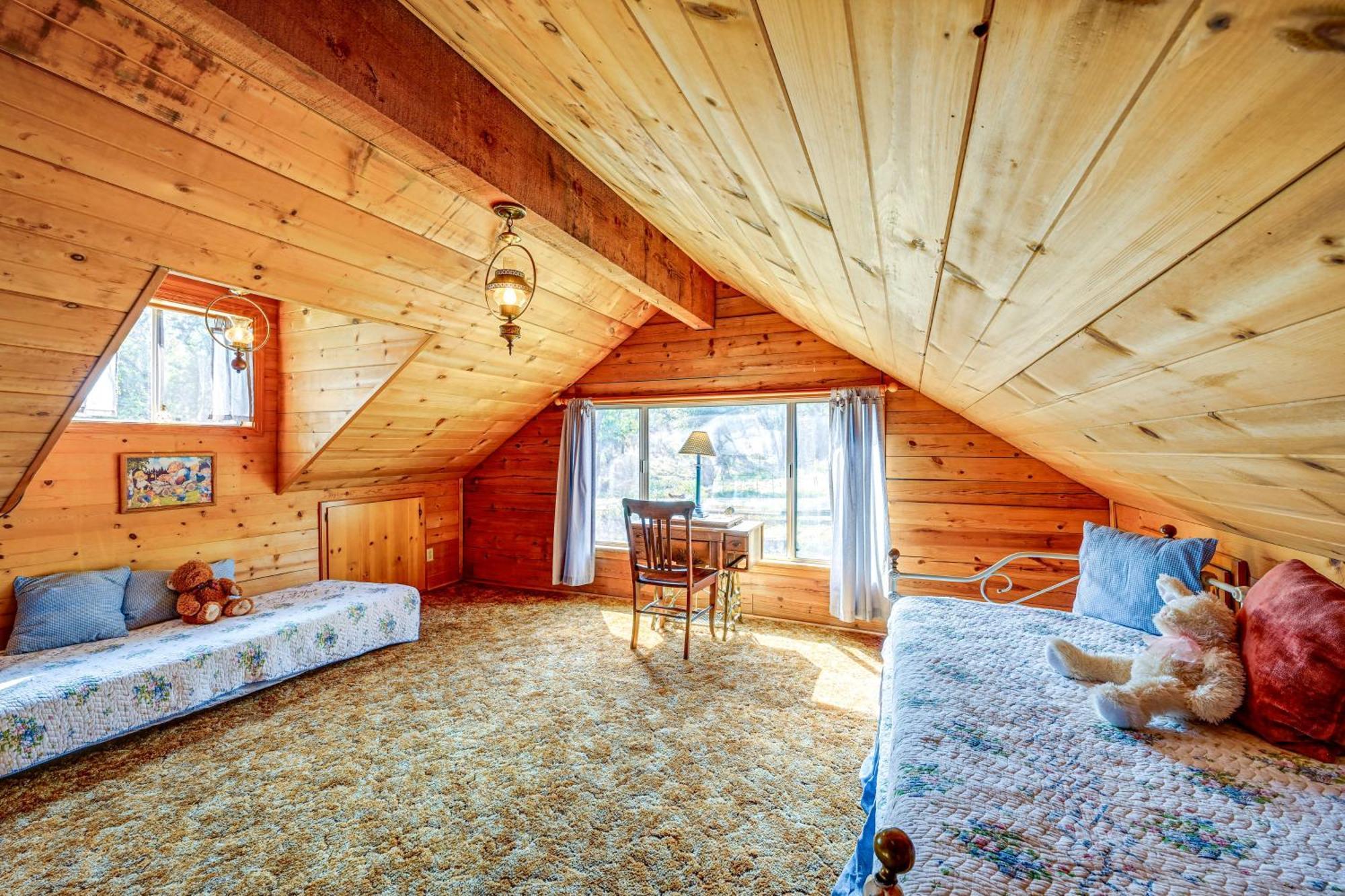 Cozy Family-Friendly Badger Retreat With Fireplace! Exterior photo