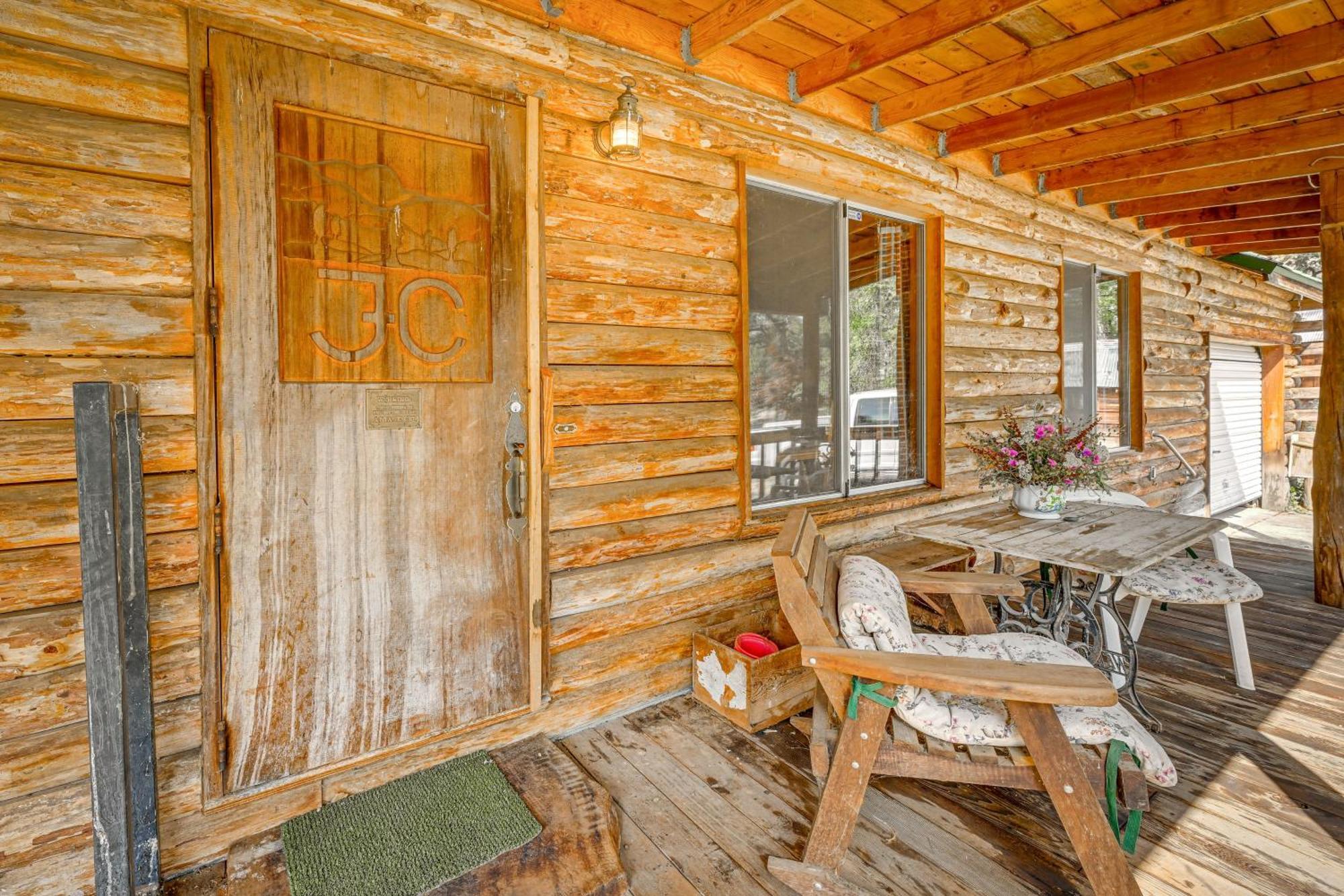 Cozy Family-Friendly Badger Retreat With Fireplace! Exterior photo
