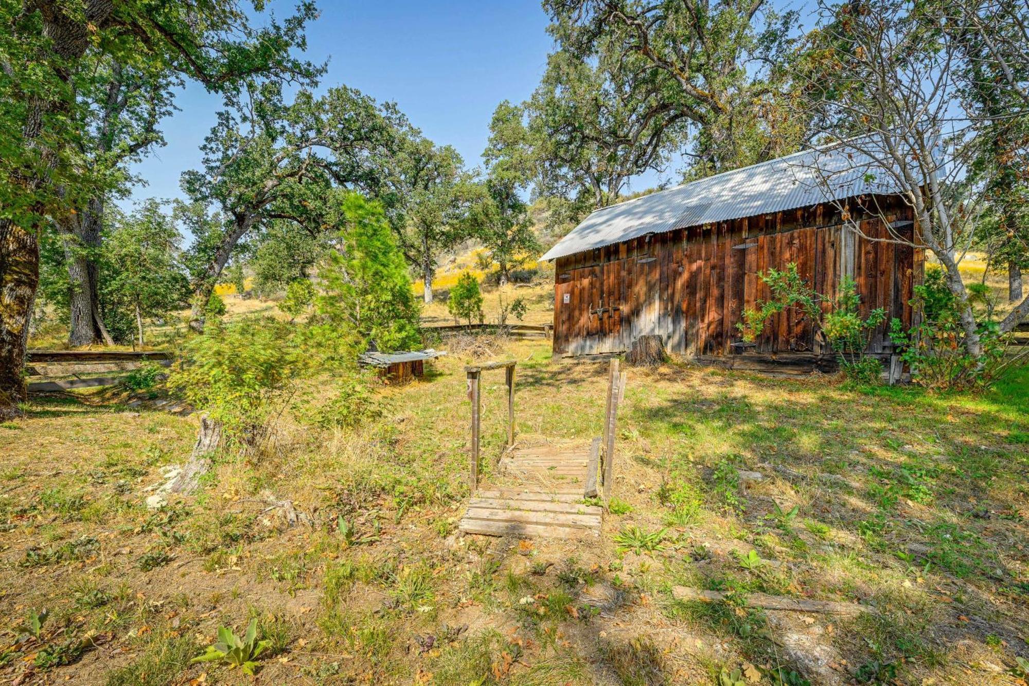 Cozy Family-Friendly Badger Retreat With Fireplace! Exterior photo