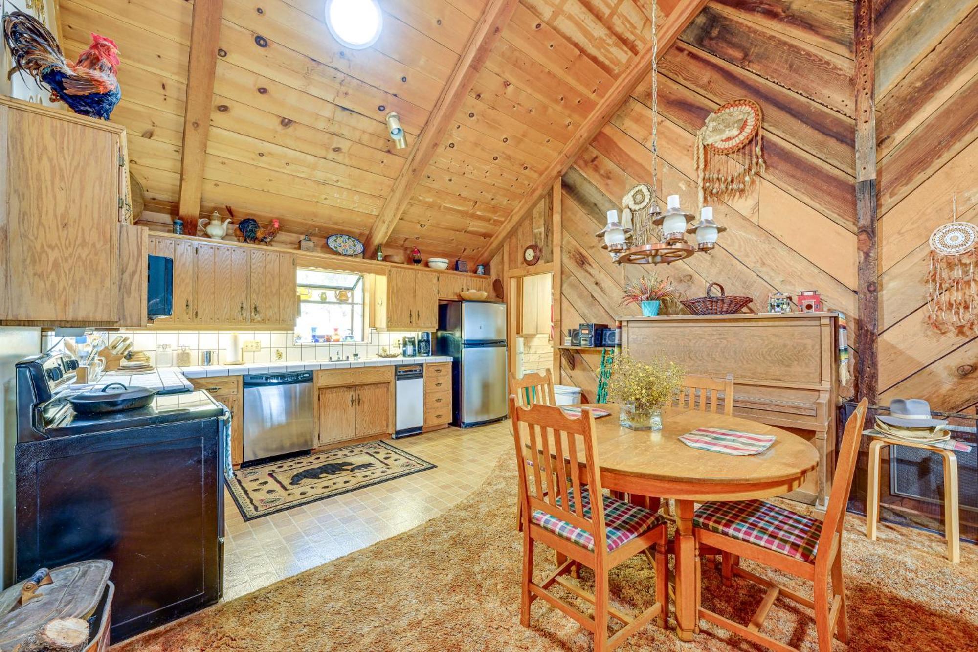 Cozy Family-Friendly Badger Retreat With Fireplace! Exterior photo