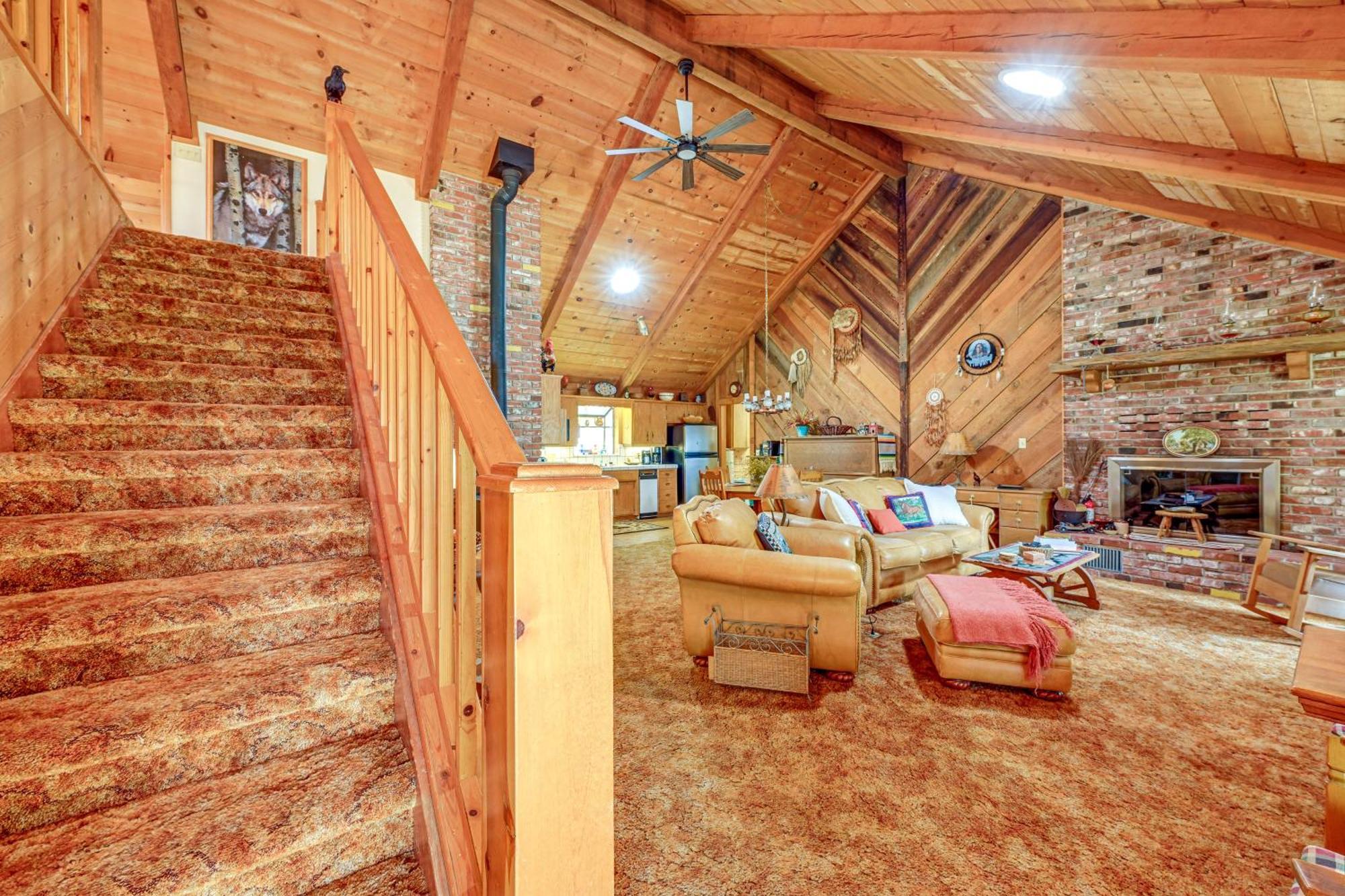 Cozy Family-Friendly Badger Retreat With Fireplace! Exterior photo
