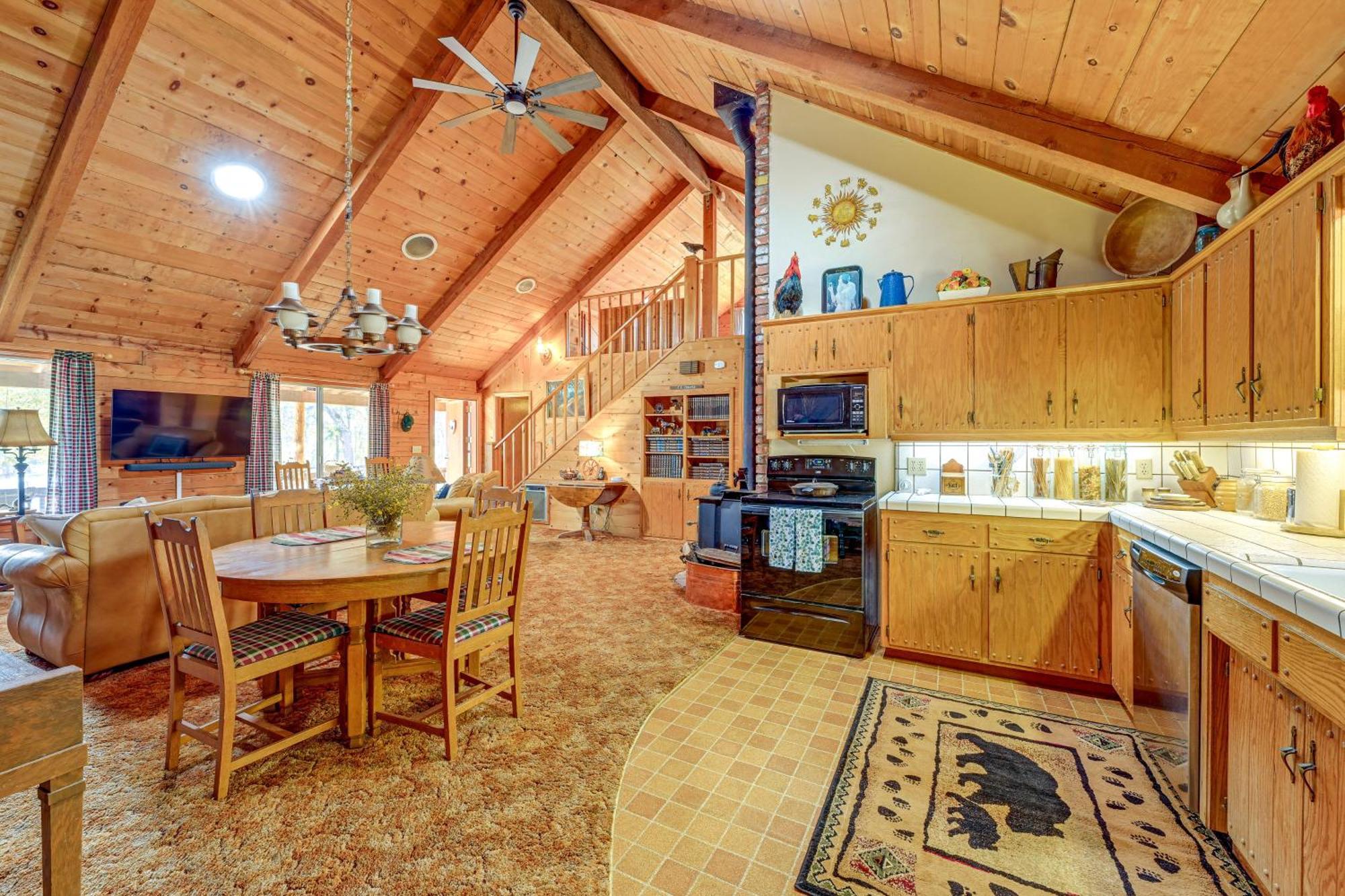 Cozy Family-Friendly Badger Retreat With Fireplace! Exterior photo