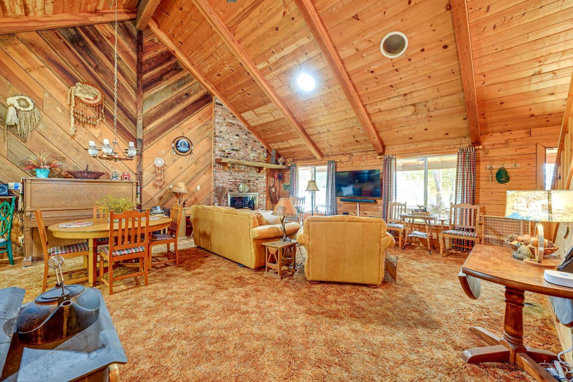 Cozy Family-Friendly Badger Retreat With Fireplace! Exterior photo