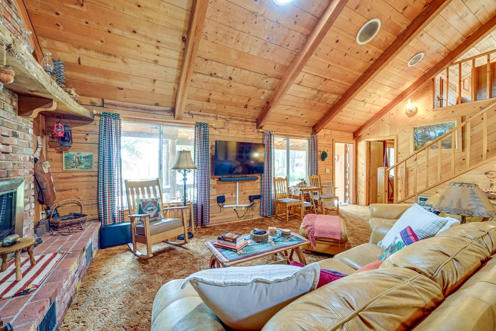 Cozy Family-Friendly Badger Retreat With Fireplace! Exterior photo
